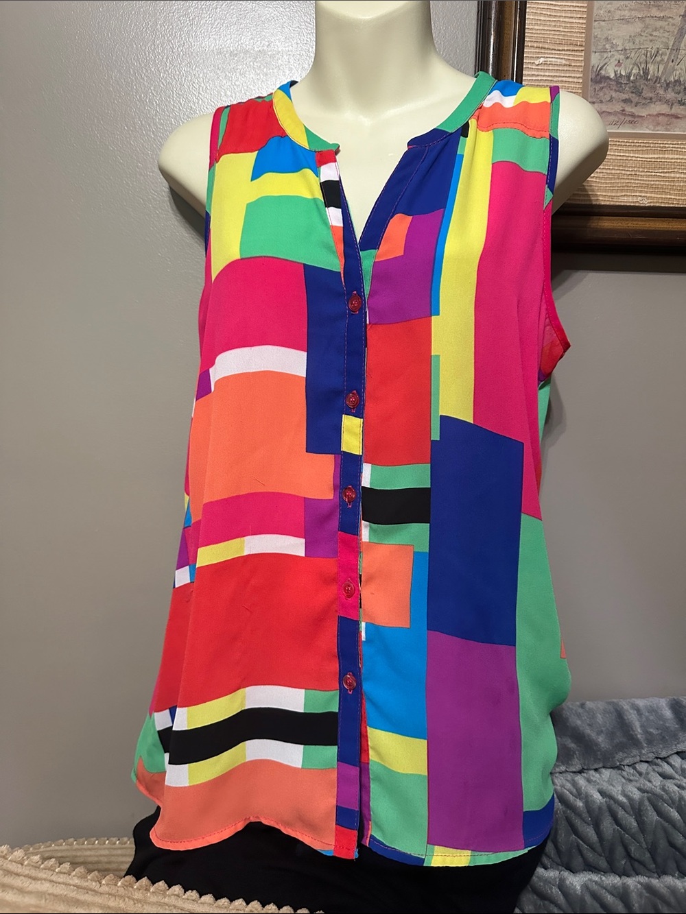 Melissa Paige Multi-Color Geometric Button-Front Sleeveless Top medium